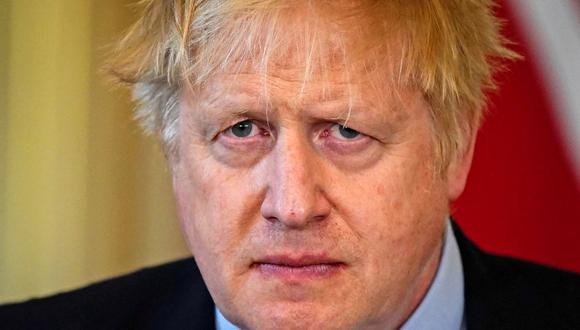 El primer ministro británico, Boris Johnson, reacciona durante una conferencia de prensa con el presidente de Polonia, Andrzej Duda, luego de su reunión en el número 10 de Downing Street, en Londres, el 7 de abril de 2022. (Aaron Chown / AFP).