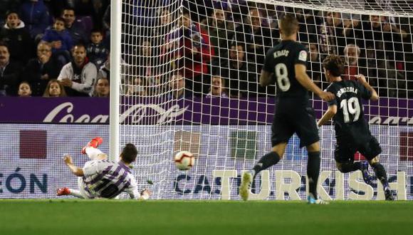 El árbitro anuló un gol de Valladolid por posición adelantada en juego ante Real Madrid. (Foto: Reuters)