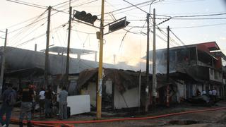 Puerto Maldonado: incendio destruyó más de 20 tiendas esta madrugada