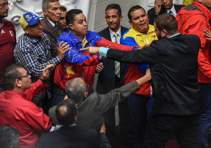 Venezuela: La agitada sesión que aprobó el juicio contra Maduro - 3