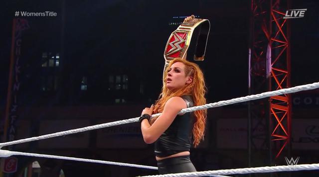 Becky Lynch venció a Asuka y retuvo el Título Femenino de Raw