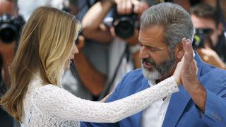 Festival de Cannes: Mel Gibson sorprende al bailar con actriz
