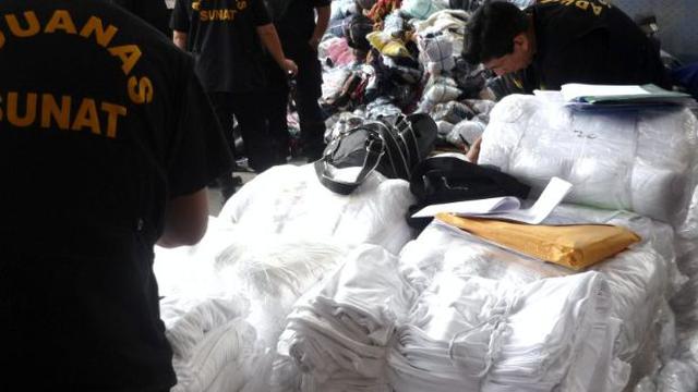 Decomisan más de 2 toneladas de ropa usada y pirotécnicos - 1
