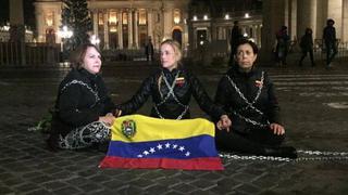 La esposa de Leopoldo López se encadena en el Vaticano