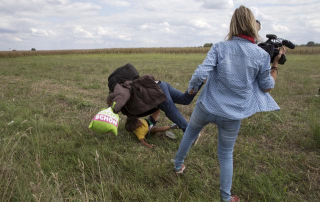 La justicia de Hungría explica que para que algo sea definido como "vandalismo" debe ser claramente antisocial o contrario a la comunidad, lo que, para los jueces, no queda demostrado en la actuación de la reportera. (Reuters).