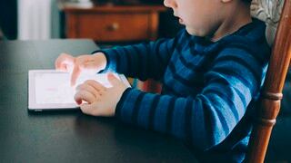 Travieso niño bloquea la tablet de su papá por los próximos 48 años