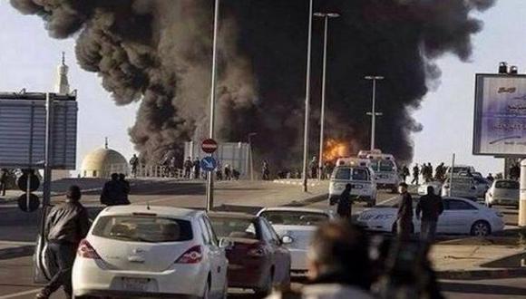 Libia solicita ayuda por inmenso incendio generado por un misil