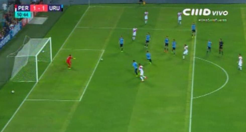 Edison Flores estuvo cerca de marcar su primer gol en el Perú vs Uruguay (Foto: captura)