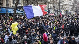 “Macron, retira tu proyecto”: Miles se manifiestan contra la reforma de pensiones en París | FOTOS