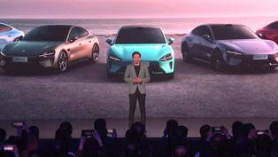 Xiaomi entra a competir en el mercado de automóviles con un coche eléctrico | VIDEO
