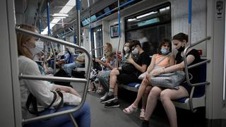 Rusia impone restricciones para frenar la variante Delta del coronavirus, que se expande en el mundo