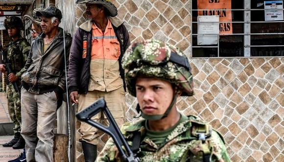 En algunos municipios de Colombia, el ejército ha salido a patrullar las calles. (GETTY IMAGES).