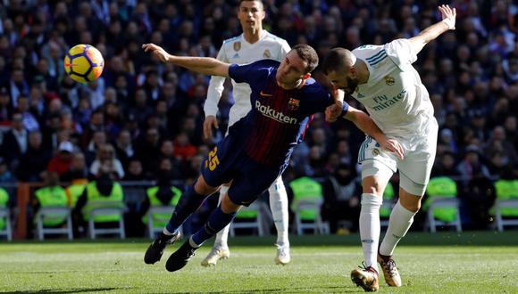Karim Benzema y el cabezazo que asustó a los culés. (Foto: AFP)