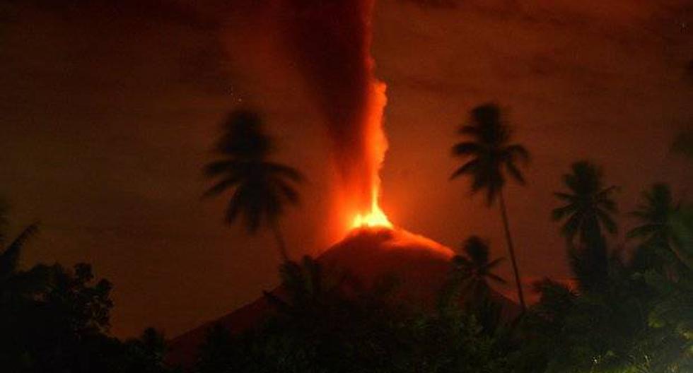 Debido a la erupción efusiva existe la posibilidad de que se incremente la energía del volcán y que se generen flujos piroclásticos en sus barrancas en las próximas horas. (Foto: EFE)