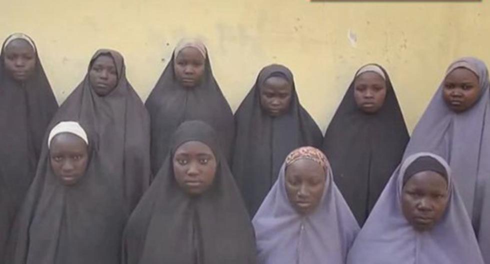 Un video de Boko Haram muestra a varias supuestas niñas de Chibok. (Foto: Captura Youtube)