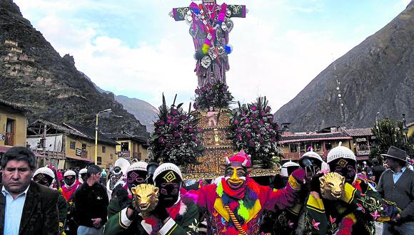 El Señor de Choquekillka ingresa a la plaza de Ollantaytambo, en Cusco. Su fiesta ha sido declarada Patrimonio Cultural de la Nación. (Foto: Jorge Paredes)