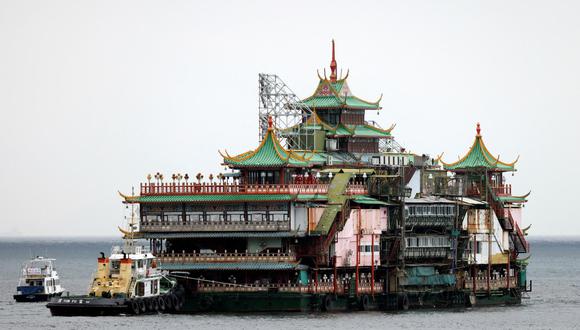 El restaurante flotante Jumbo, de casi 80 metros (260 pies) de eslora, había sido un punto de referencia en Hong Kong durante más de cuatro décadas.