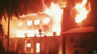 Incendio arrasó con edificio municipal en Áncash [VIDEO]