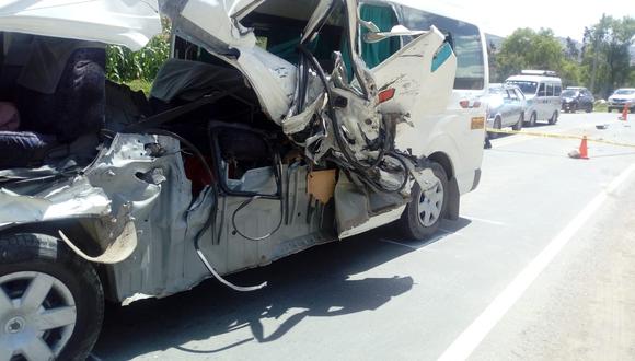 Conductor y pasajeros de la combi fueron trasladados a los hospitales de Huaraz y Yungay. (Foto: Cortesía PNP)