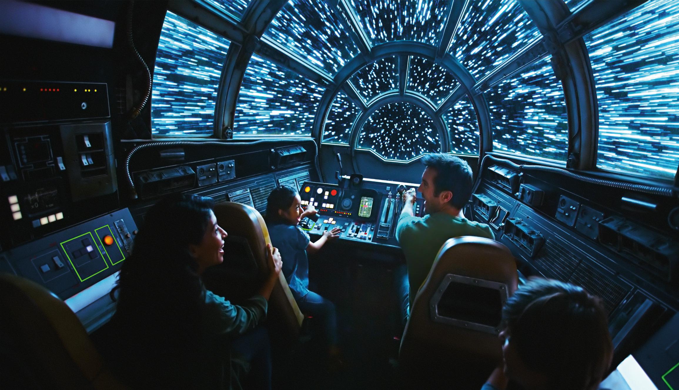 Prepárate para tomar el control de la nave más famosa de la galaxia en Millennium Falcon: Smugglers Run.    (Foto: Disney World)