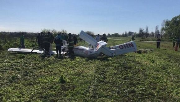 Avionetas se cayó en inmediaciones del Aeroclub Río de La Plata. (Foto: Twitter @cadena3Com)