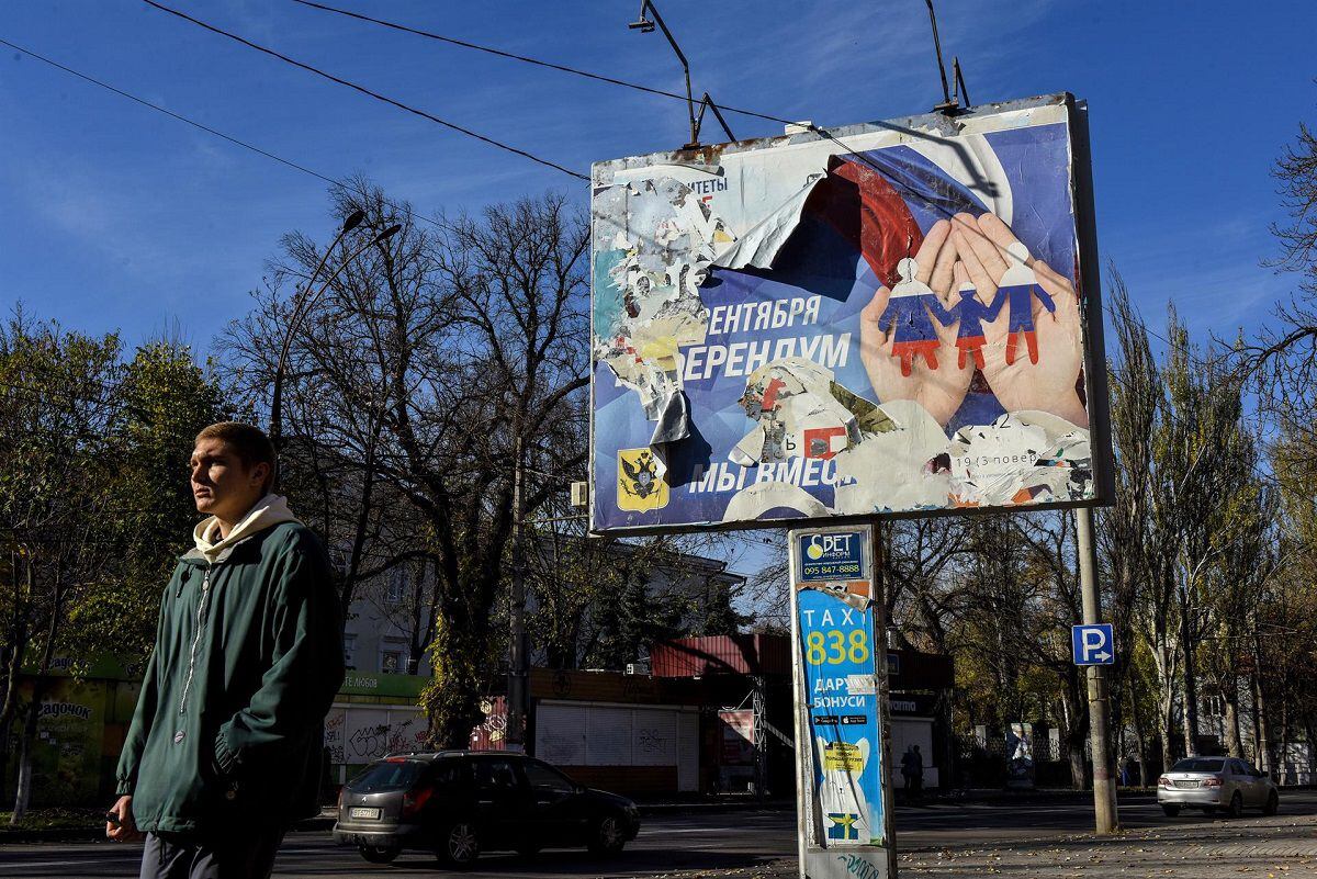 A Russian banner is seen on the big board in the reconquered city of Kherson, Ukraine, on November 14, 2022. (Photo by EFE/EPA/OLEG PETRASYUK)