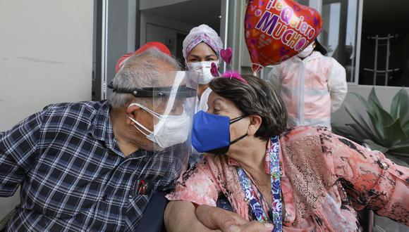 Cuatro familias fueron dados de alta tras vencer el COVID-19 en la Villa Panamericana de EsSalud. Foto: EsSalud