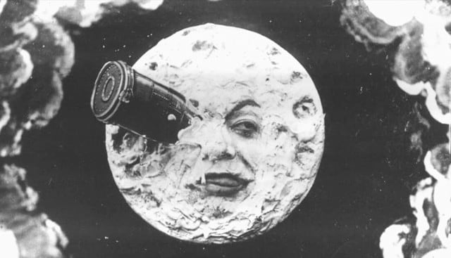 A la Luna se viajó en la película de Méliès "Viaje a la Luna", de 1901.
