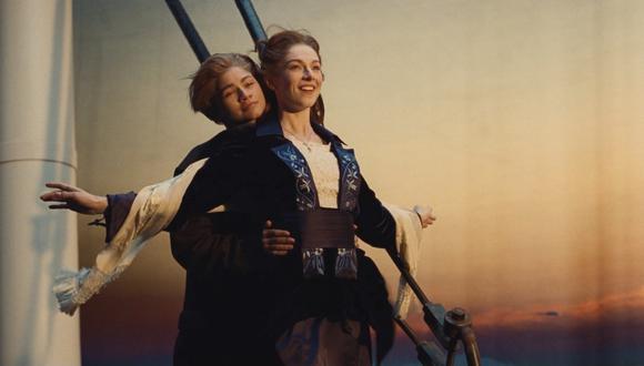 Rue (Zendaya) y Jules (Hunter Schafer) en la secuencia de apertura más original que "Euphoria" haya tenido hasta ahora; una parodia/ homenaje a "Titanic" de James Cameron. Foto: HBO.