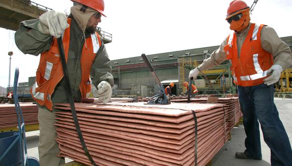 Perú aun se mantiene por debajo de Chile, primer productor mundial de cobre, con 5′600.000 TMF. (Foto: AFP)