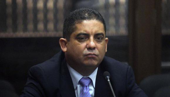 Guatemala: se entrega presunto jefe de red de corrupción