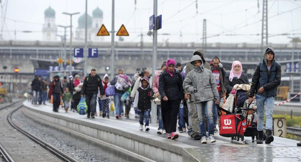 Refugiados sirios en Austria toman un tren hacia la frontera alemana. (Foto: EFE)
