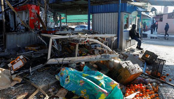 Restos de un mercado de alimentos tras un ataque militar ucraniano en Donetsk, Ucrania, ocupada por Rusia, el 21 de enero de 2024. (Foto de Reuters)