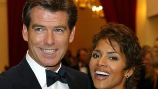 Pierce Brosnan salvó a Halle Berry de ahogarse en el set de James Bond | VIDEO