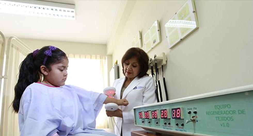 Investigadores de la PUCP crean equipo médico que regenera tejidos de cuerpo humano. (Andina)