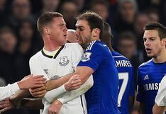 Chelsea: Branislav Ivanovic imita a Luis Suarez y muerde a rival (VIDEO)