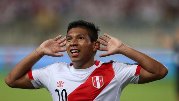 FIFA eligió a Edison Flores como el mejor jugador de la fecha 15 de Eliminatorias. El volante nacional marcó un golazo en el triunfo ante Bolivia. Foto: EFE