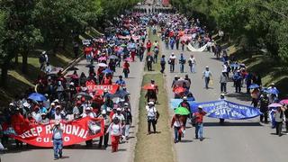 Cusco: bloquean vías en rechazo al alza de precios de los combustibles