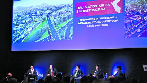 La  mesa sobre “Infraestructura de transporte” fue moderada por Gonzalo Carranza (izquierda), editor Central de Economía de esta casa editora