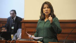 Martha Chávez llamó “señora de Isla” a presidenta del Congreso