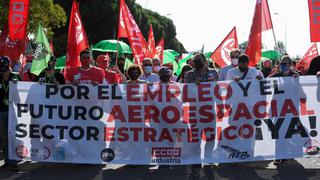Miles de trabajadores de Airbus se manifiestan en España contra supresión de empleos | FOTOS