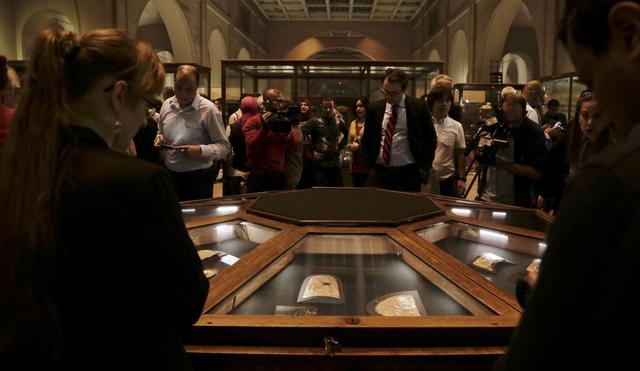 FOTO  | Esta colección de objetos permaneció en una caja de madera durante casi un siglo y fue rescatada del olvido. (Imagen: AFP)