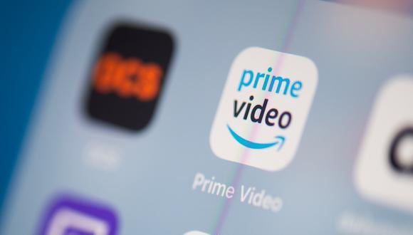 Prime Video se burla de las restricciones que pone Netflix a las cuentas compartidas.
