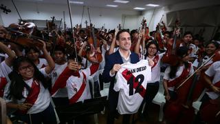 Rusia 2018: Juan Diego Flórez alienta a Perú junto a niños músicos [FOTOS]