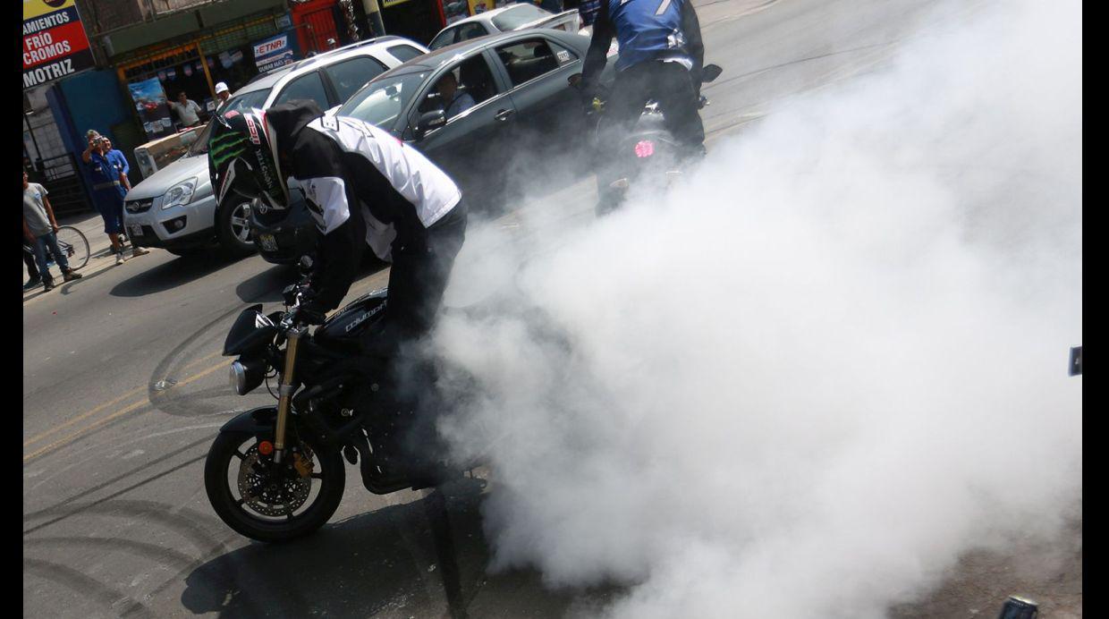 Espectacular show el Lima: llegaron motociclistas de stunt bike - 1
