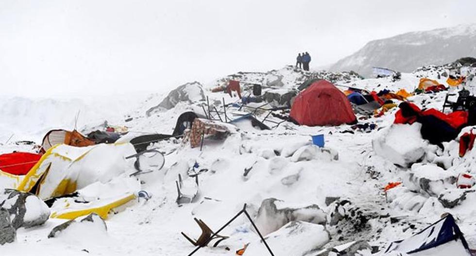 Así quedó el campamento de los montañistas tras la avalancha por el sismo. (Foto: El Mundo)
