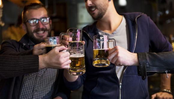 Compañía busca 3 trabajadores para viajar y beber cerveza