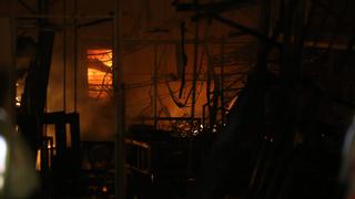 Incendio en Chorrillos: bomberos controlan la emergencia tras dos horas | [FOTOS]