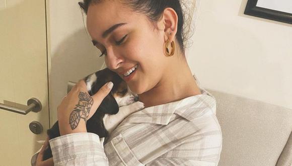 Daniela Darcourt contó en redes sociales que está muy feliz con la llegada de su mascota llamada "Baby Sammy". (Foto: Instagram / @danieladarcourtoficial).