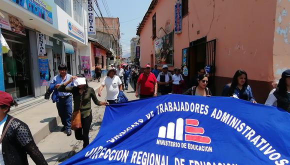 Manifestantes se movilizaron por las calles de Abancay. Se suman a paro nacional de 48 horas. (Foto: Carlos Peña)